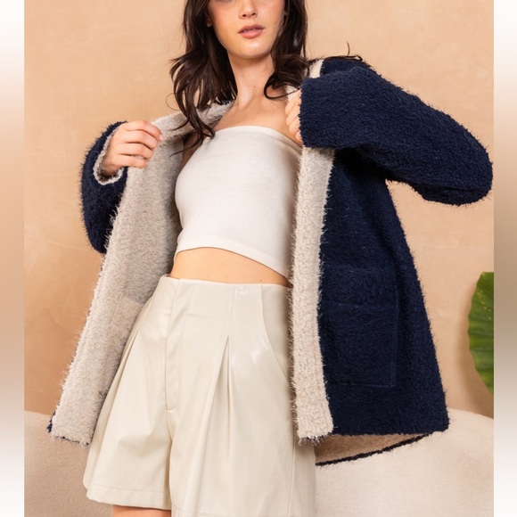 07 Color Block Fuzzy Jacket with Front Pockets - Picture 3 of 6